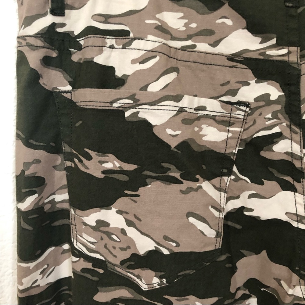Good American Womens 10/30 Forest Camo Pants Pockets Drawstrings NWT - Picture 11 of 13